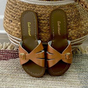 Salt Water Slip on Bronze Color Size 5. Just like new